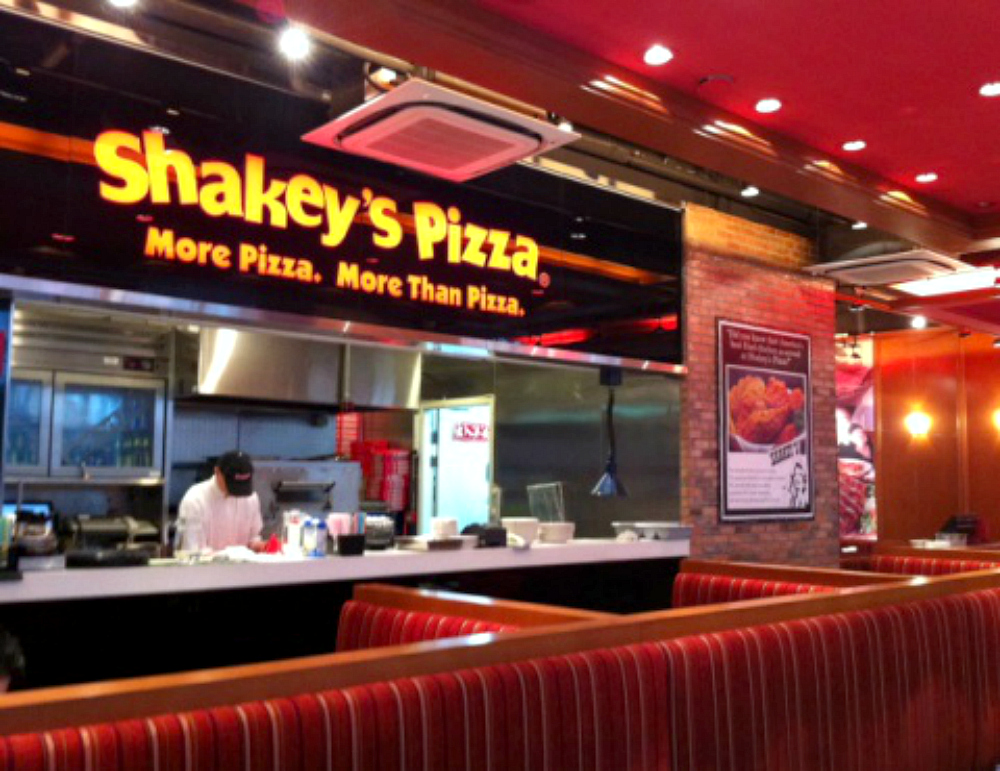 Low Yat Forum One of the last Shakey’s outlet left standing was at The Summit, USJ.